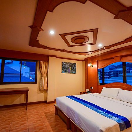 Complex Hotel Patong Exterior foto