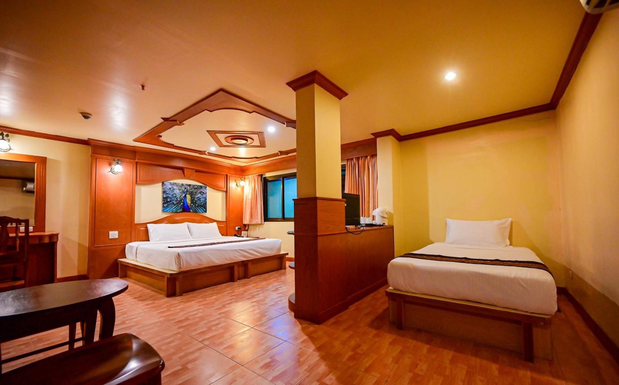 Complex Hotel Patong Exterior foto