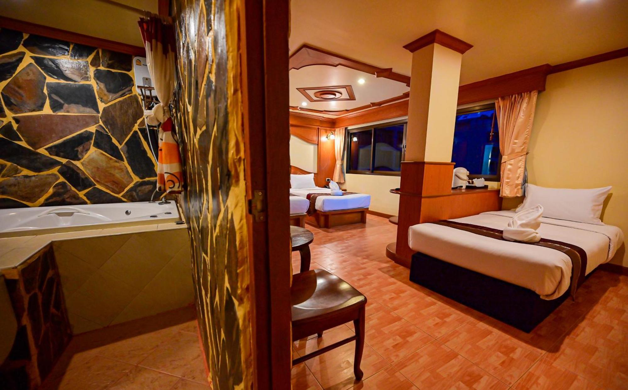 Complex Hotel Patong Exterior foto