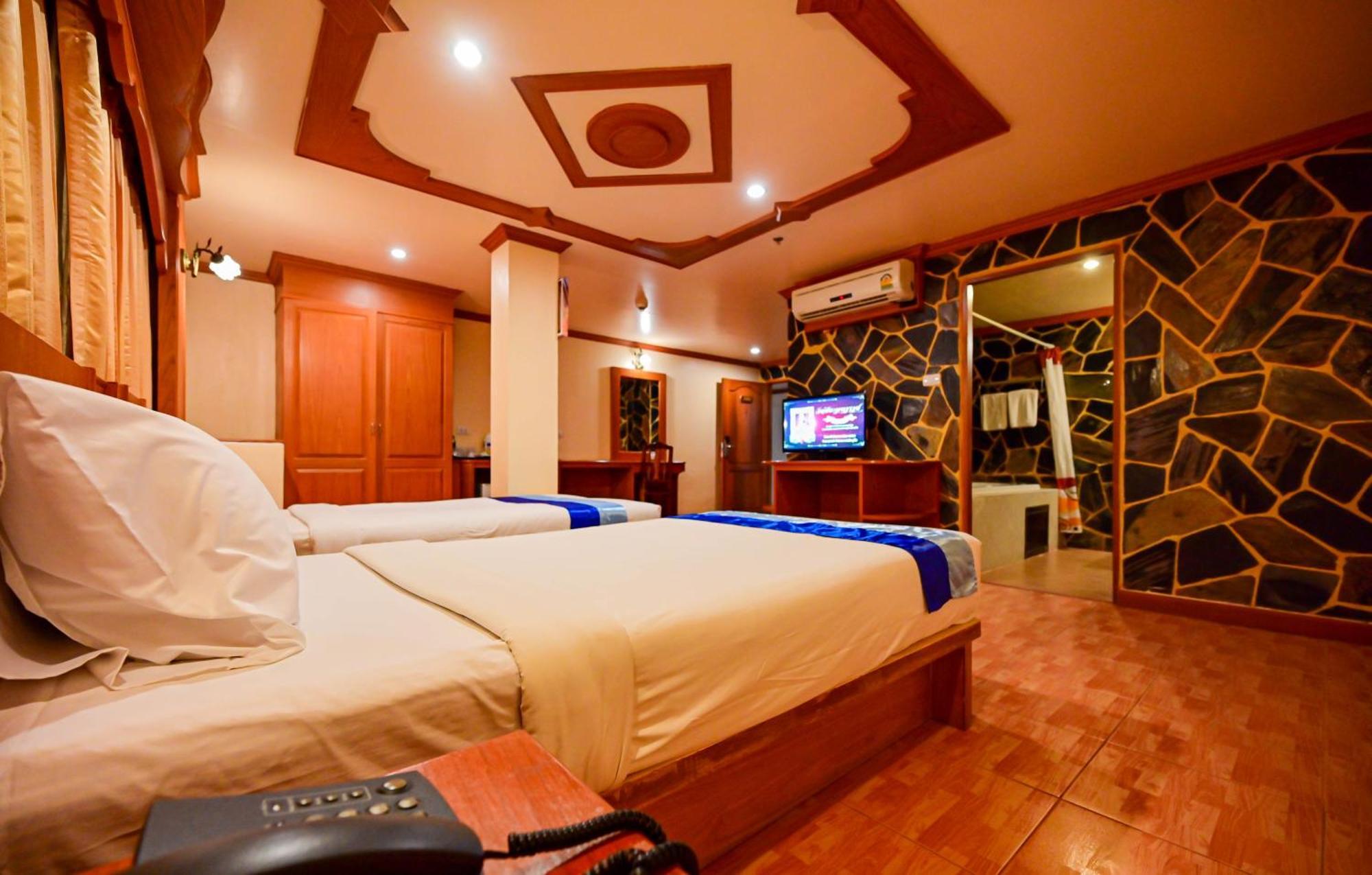 Complex Hotel Patong Exterior foto