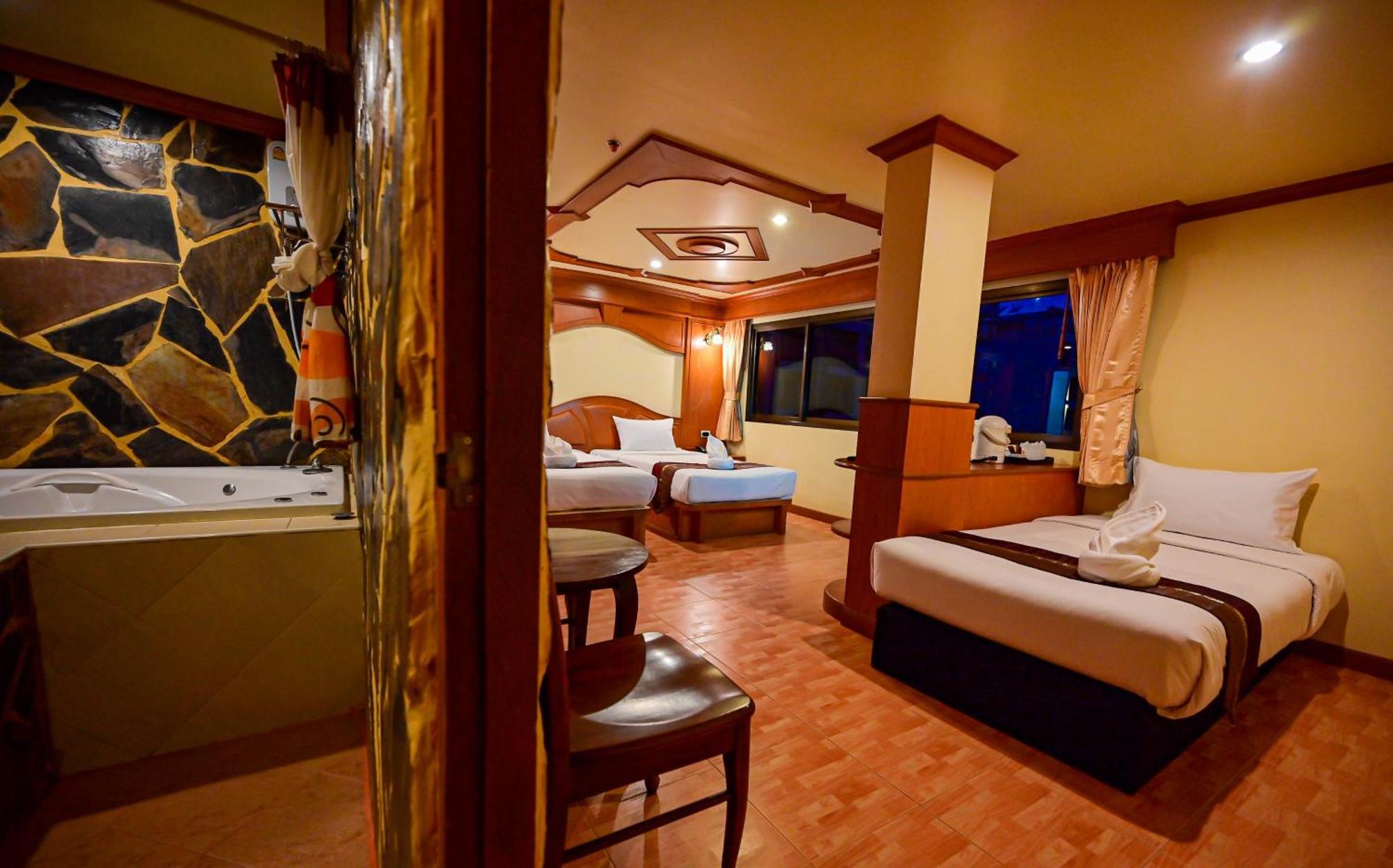 Complex Hotel Patong Exterior foto
