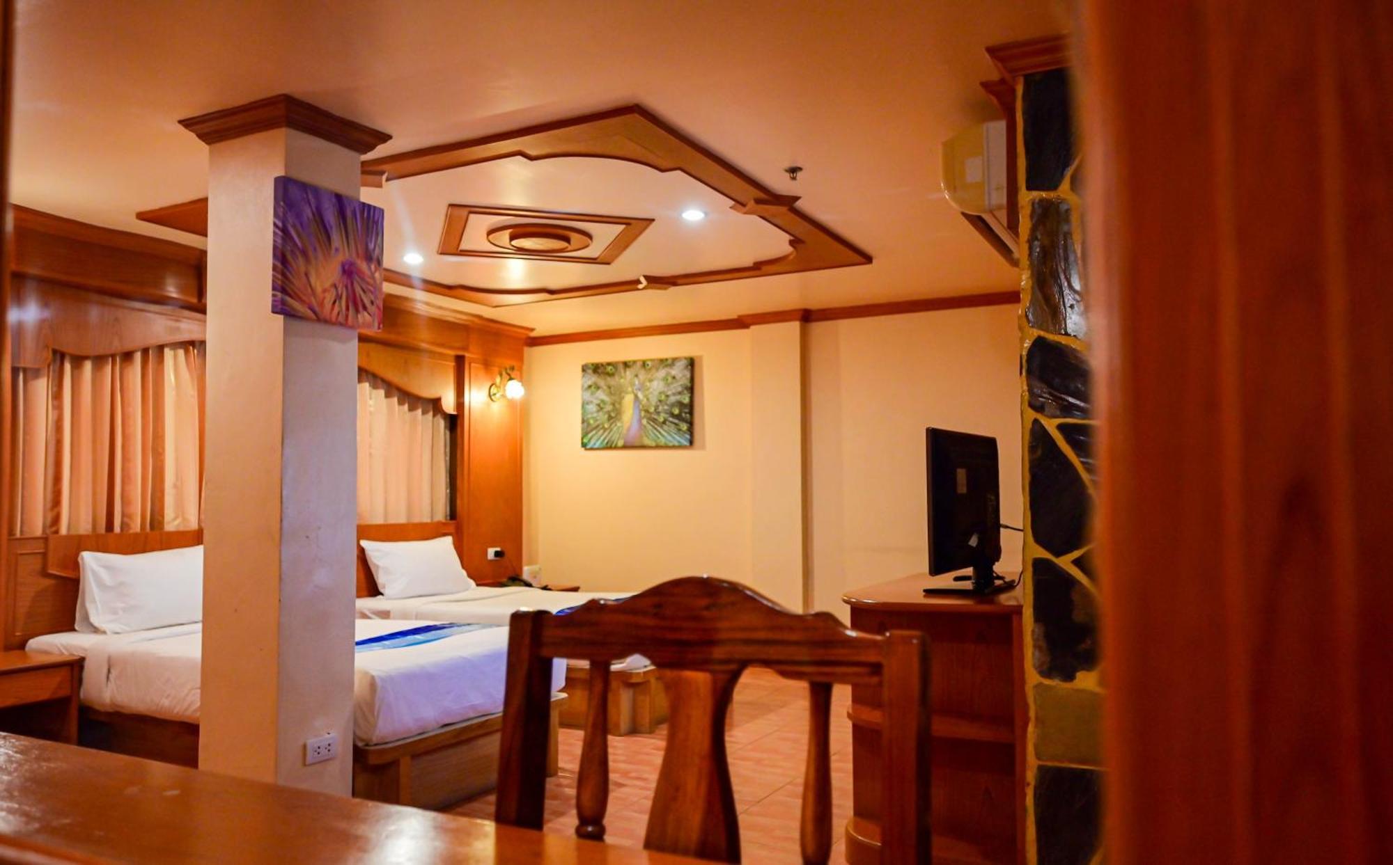 Complex Hotel Patong Exterior foto