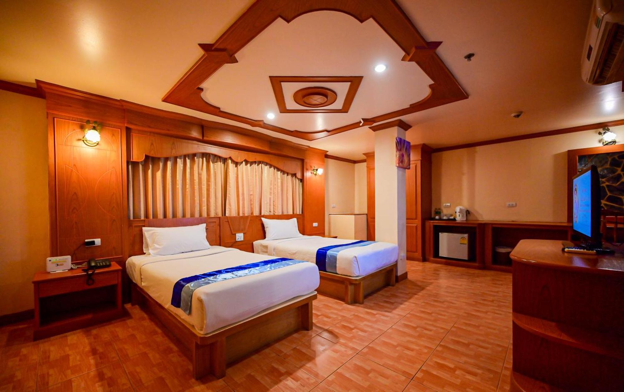 Complex Hotel Patong Exterior foto