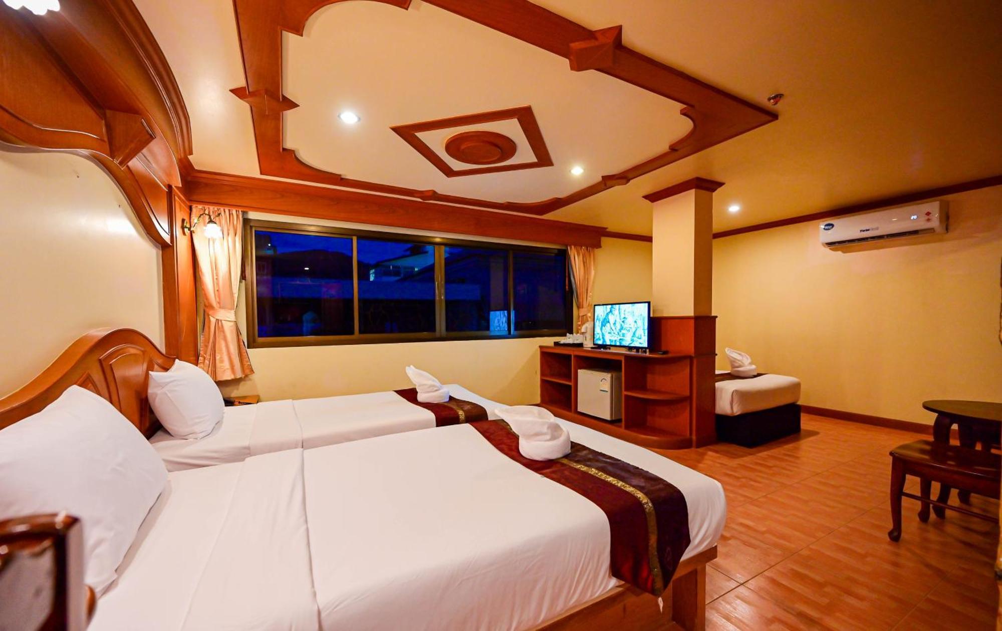 Complex Hotel Patong Exterior foto