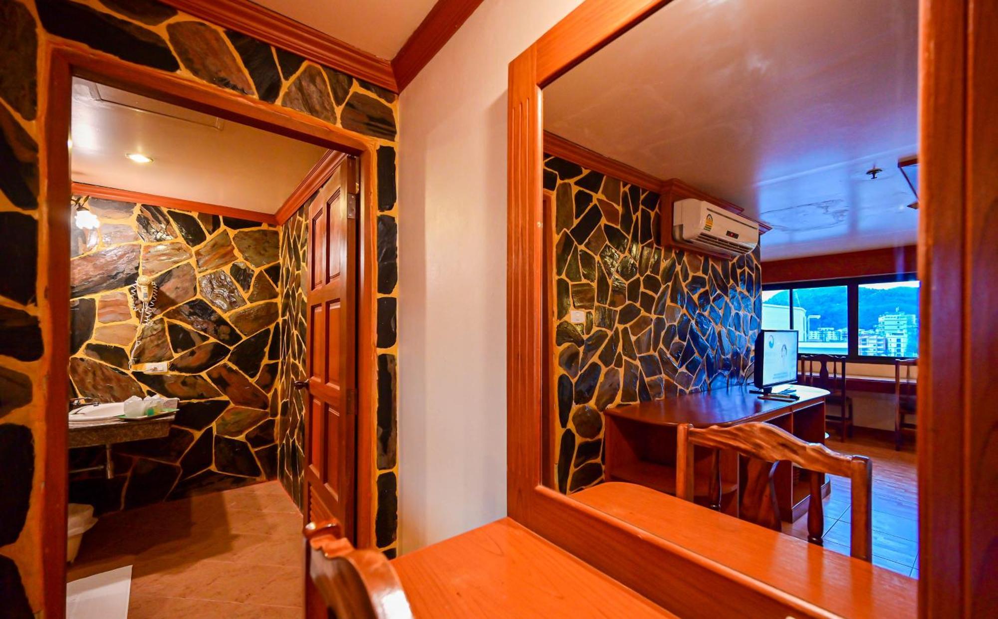 Complex Hotel Patong Exterior foto