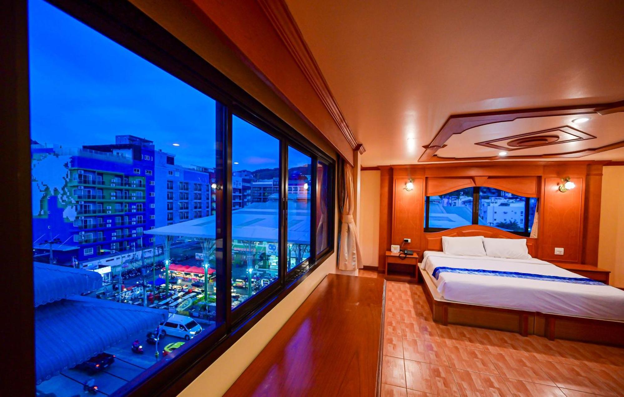 Complex Hotel Patong Exterior foto