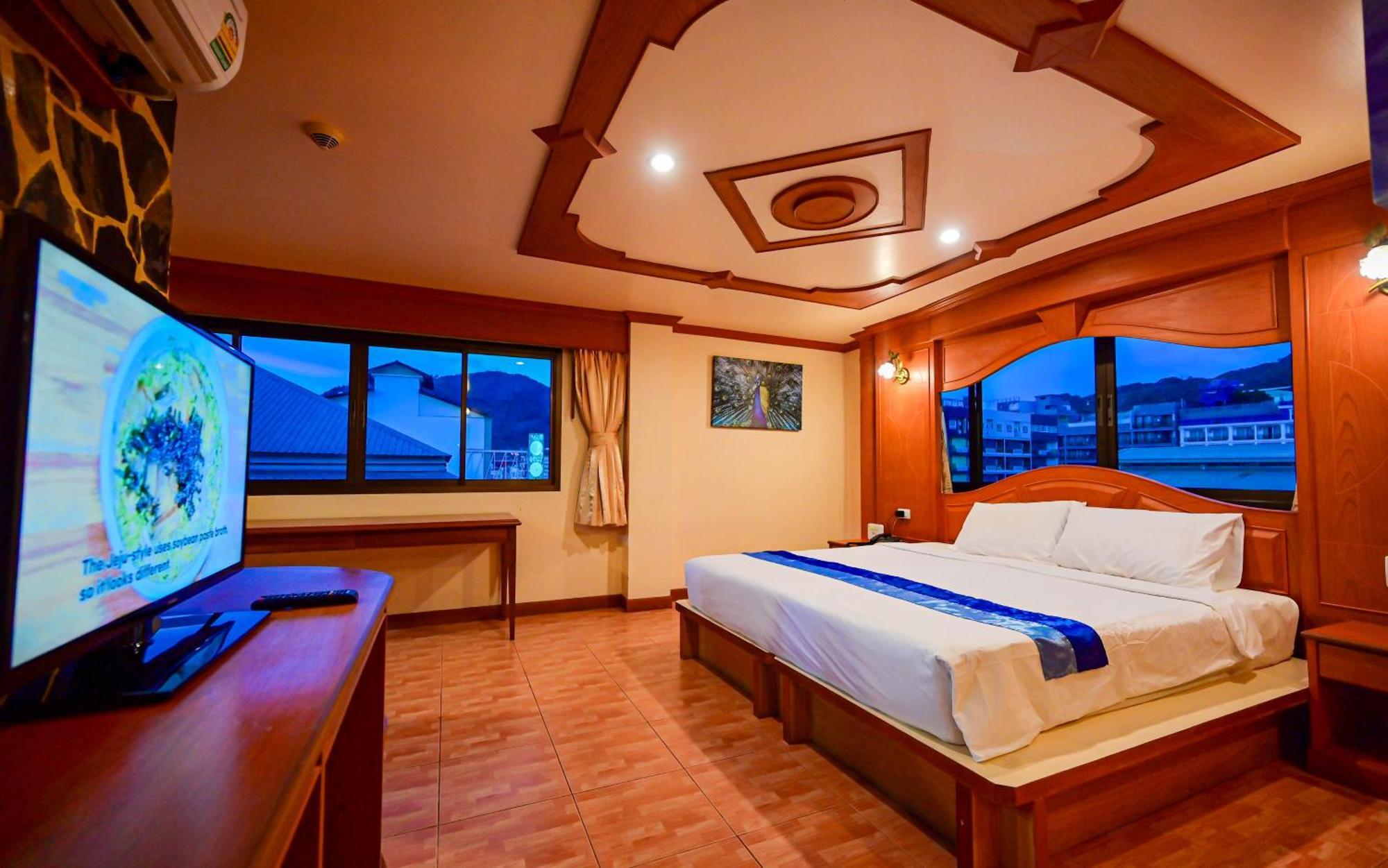 Complex Hotel Patong Exterior foto