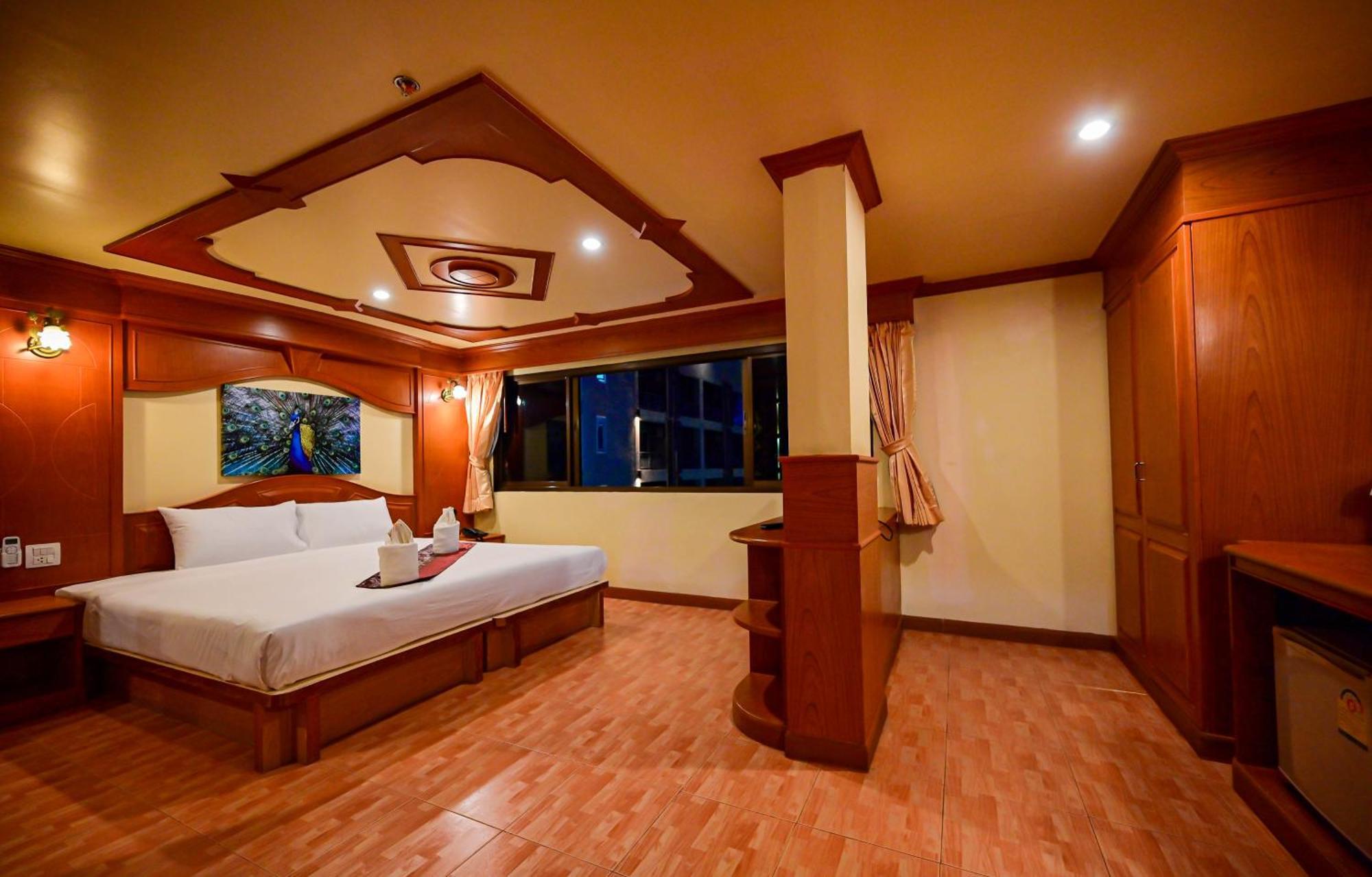 Complex Hotel Patong Exterior foto