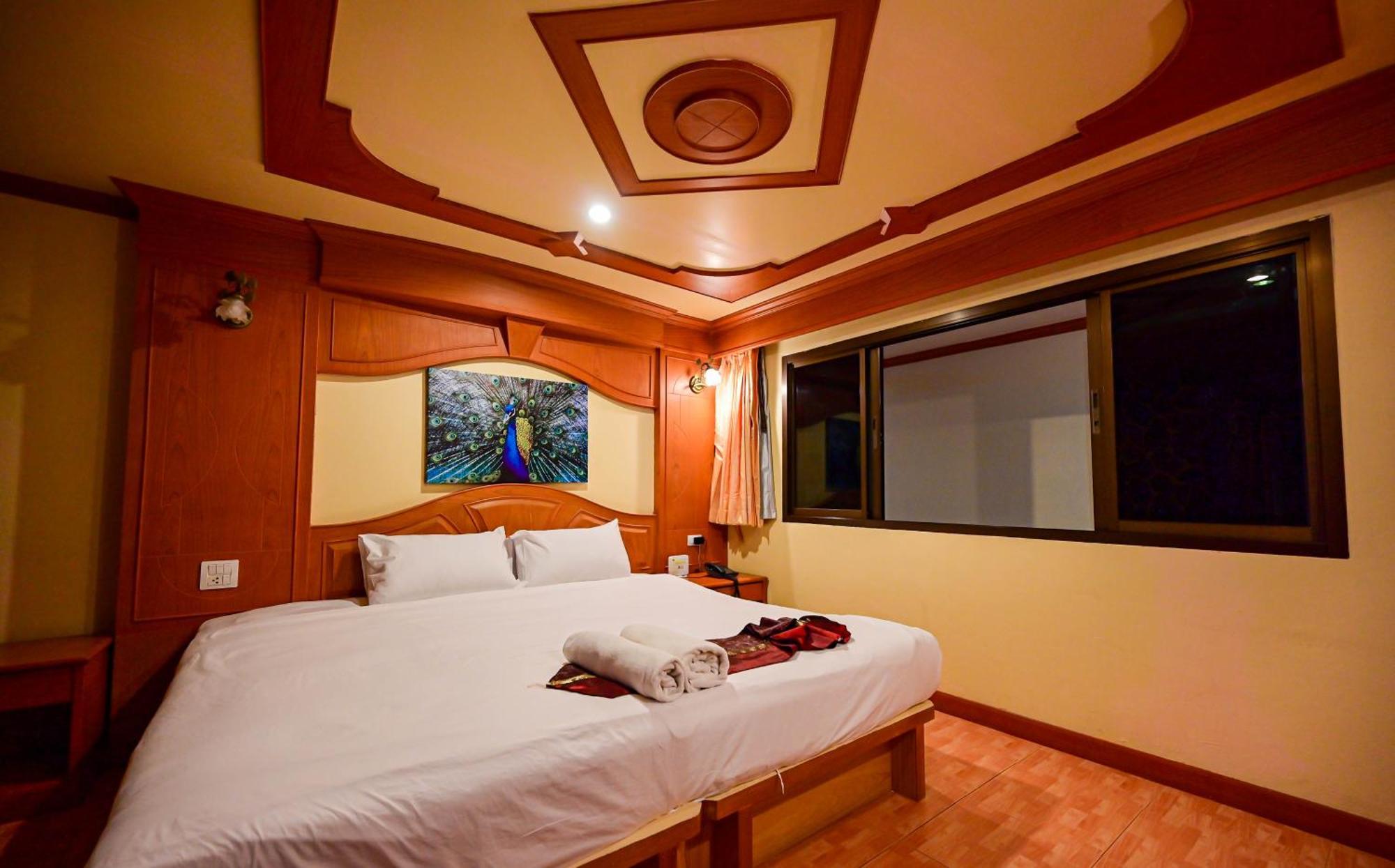 Complex Hotel Patong Exterior foto