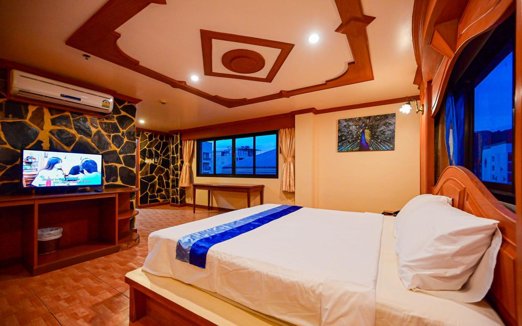 Complex Hotel Patong Exterior foto