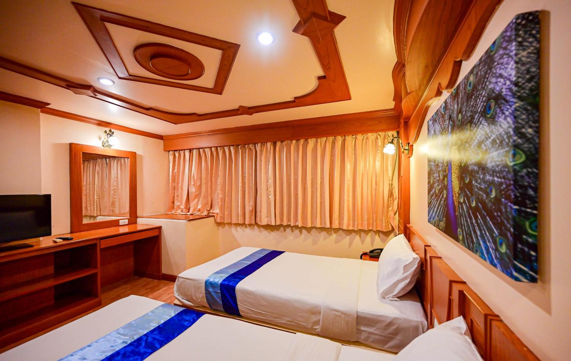 Complex Hotel Patong Exterior foto