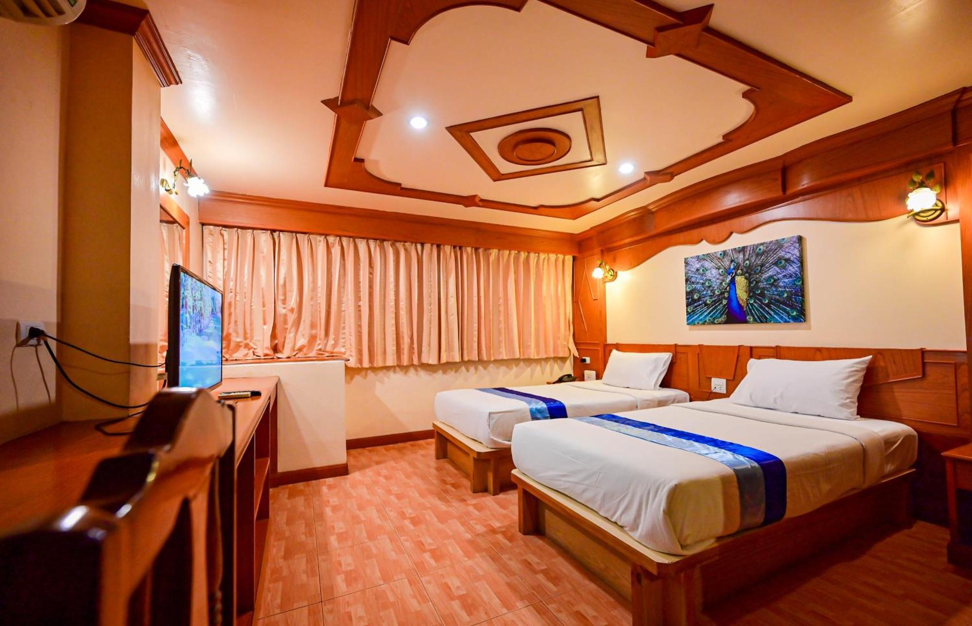 Complex Hotel Patong Exterior foto