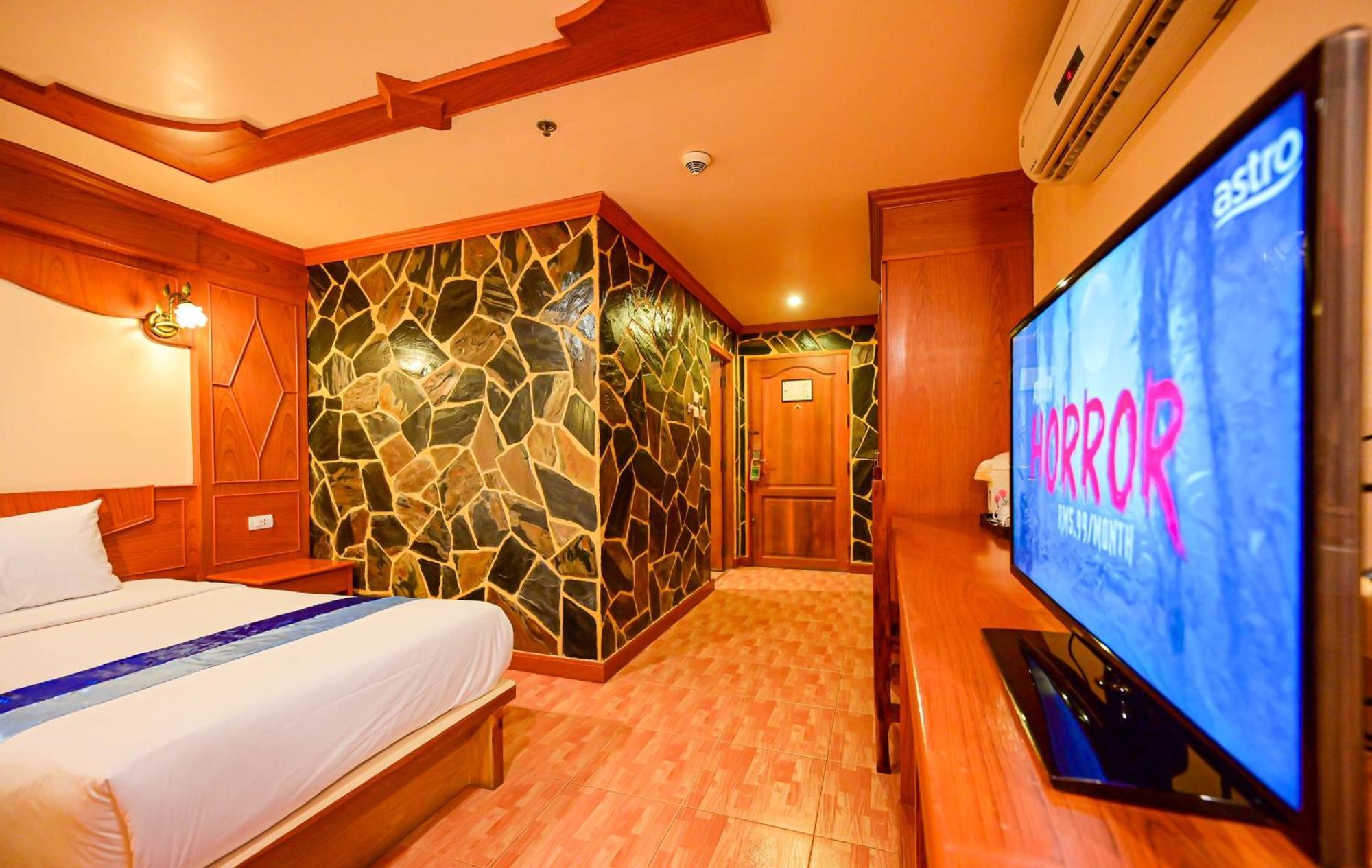 Complex Hotel Patong Exterior foto