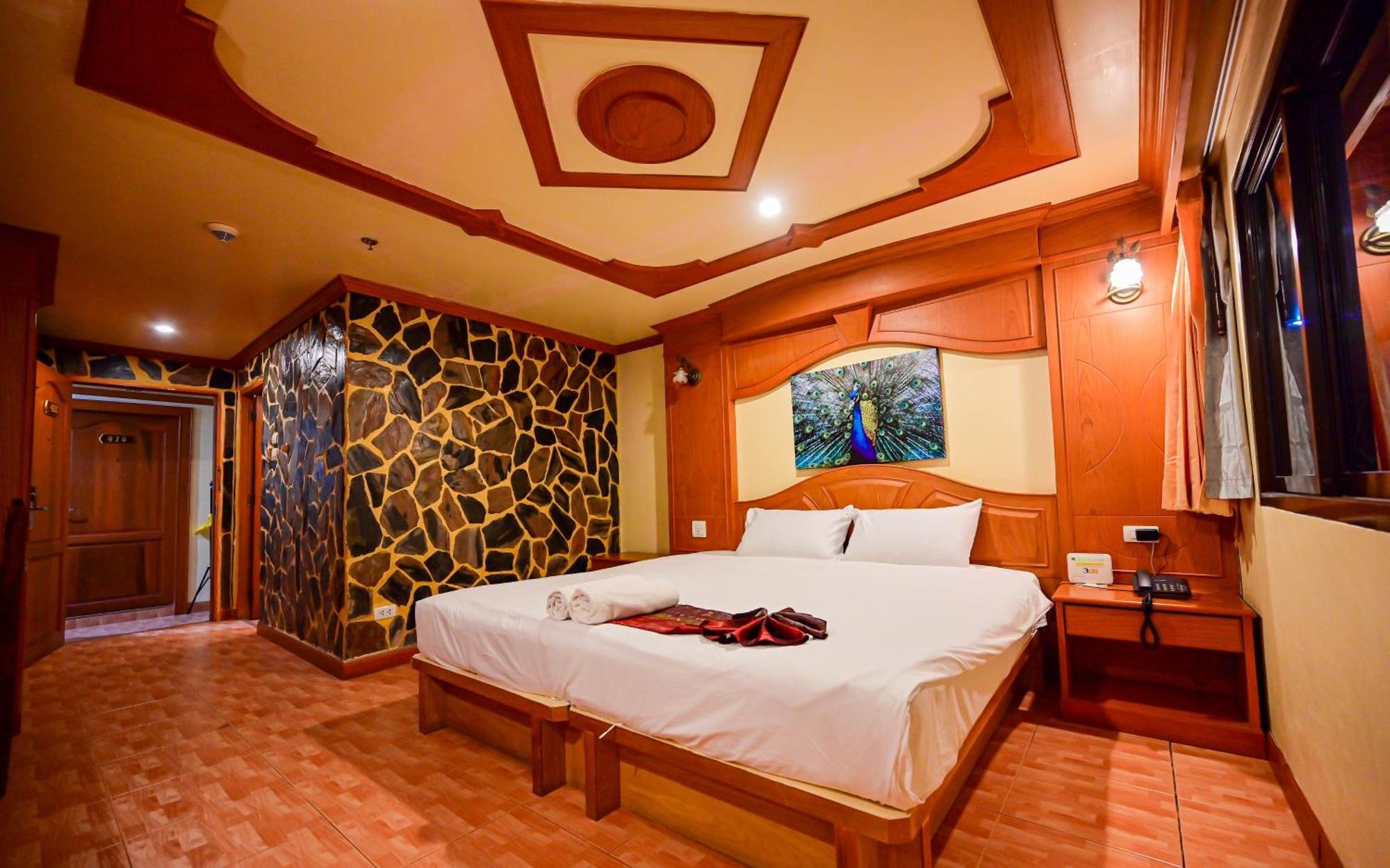 Complex Hotel Patong Exterior foto
